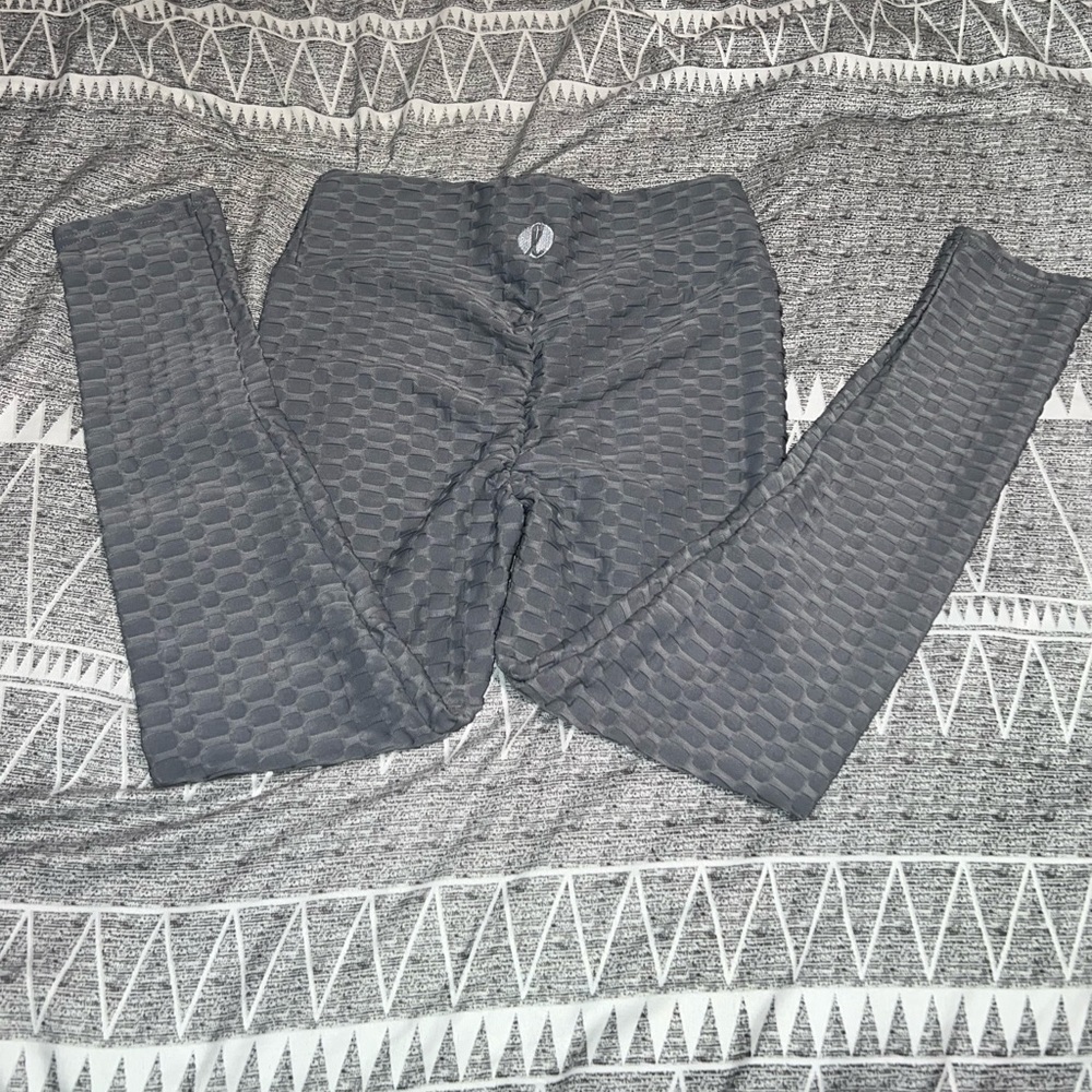 Grey Lyte butt scrunch leggings